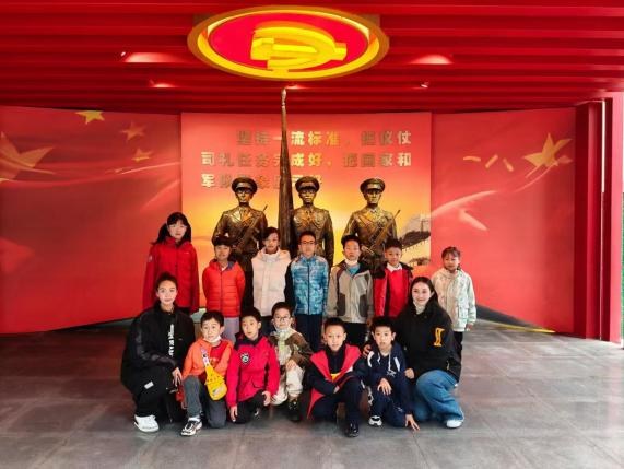 2024年10月26日下午，首都少儿朗诵艺术团走进中国人民解放军仪仗司礼大队（三军仪仗队）。